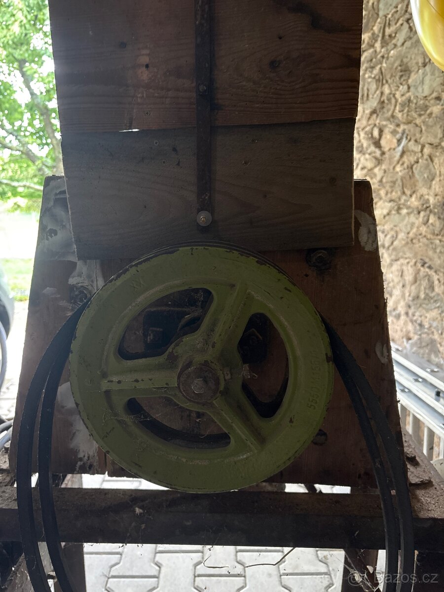 Šrotovník kameninový na obilí - 3