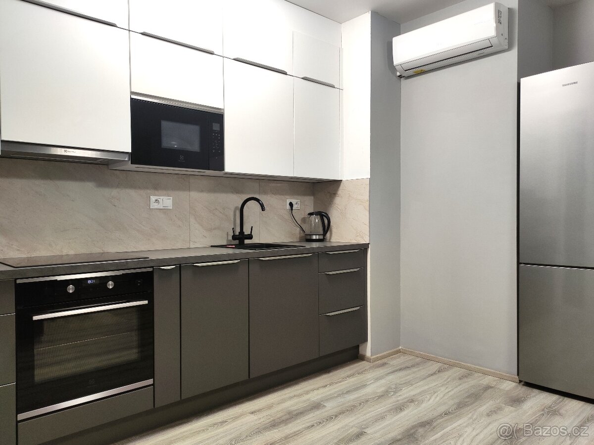 Nadstandardní zařízený byt 1+kk s balkonem v centru Brna - 3