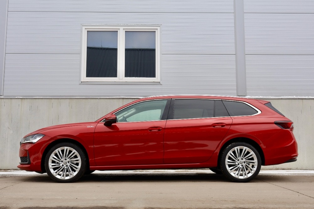 Škoda superb L x K 2.0tdi červená - 3