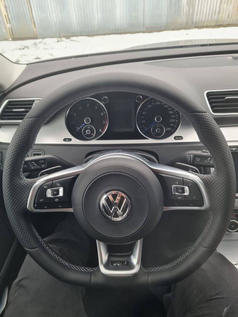 VOLANT VOLKSWAGEN R RLINE kožený CIERNE PREŠÍVANIE - 3
