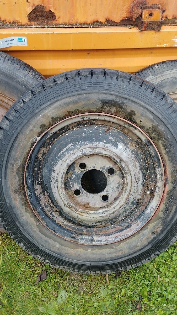 Staré, historické disky s pneu, Tatra, Praga, 16 palců - 3
