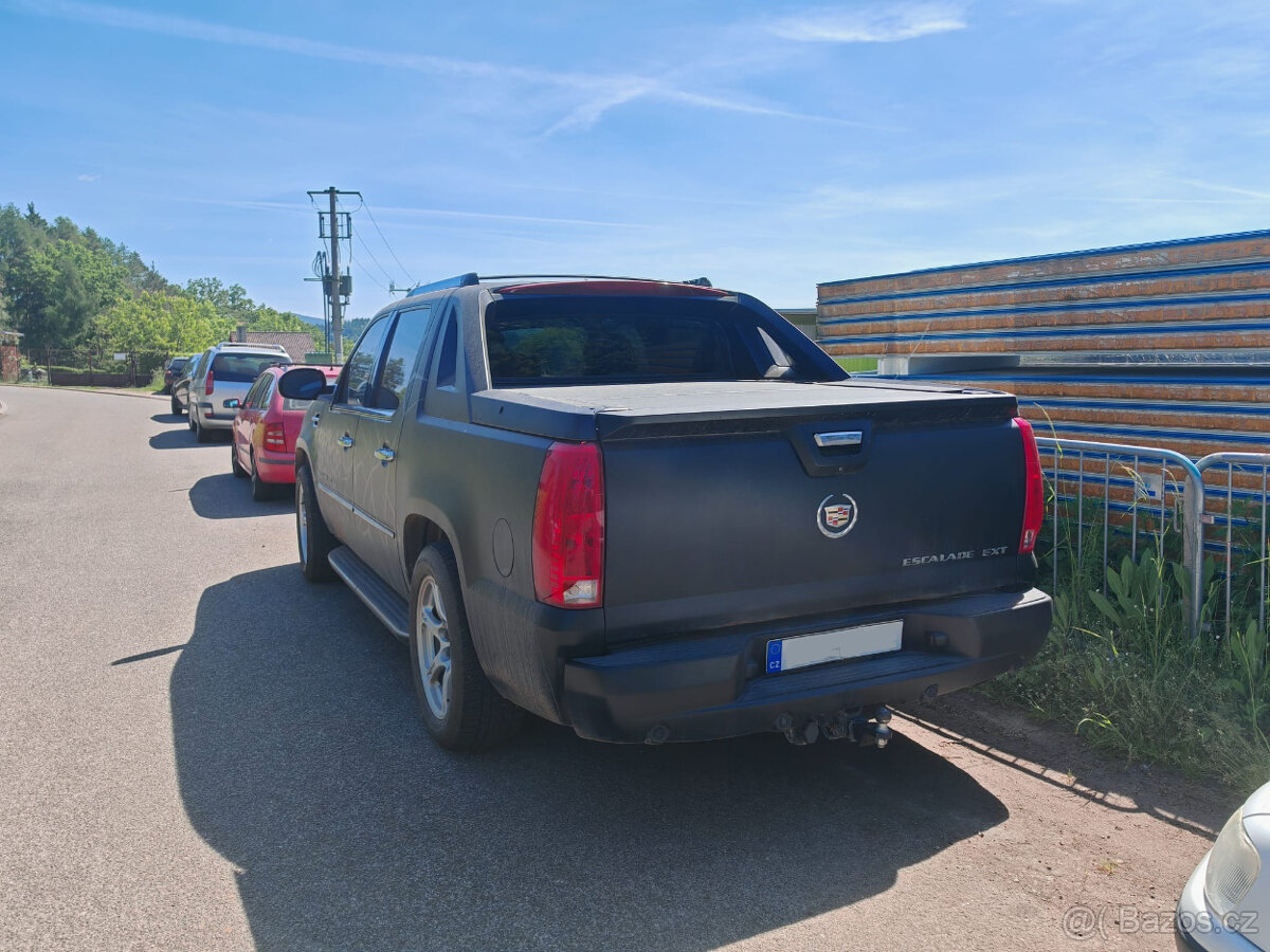Cadillac Escalade EXT - 3
