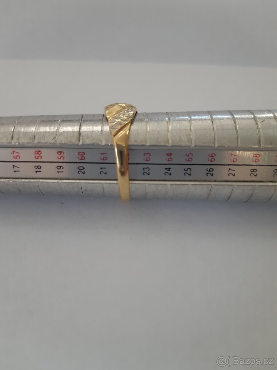 Zlatý prsten s bílým zl. - 3