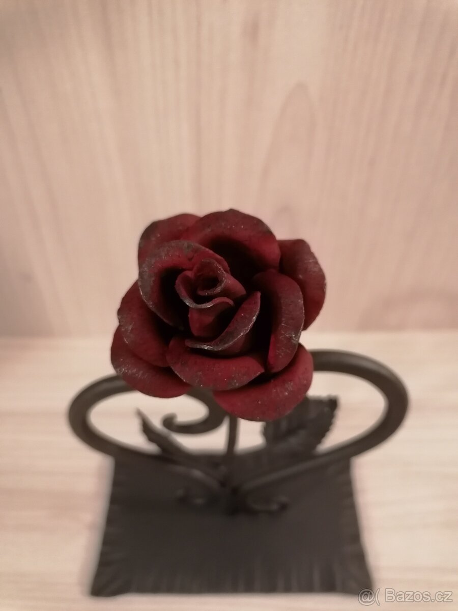 Kovaná růže v srdíčku - 3