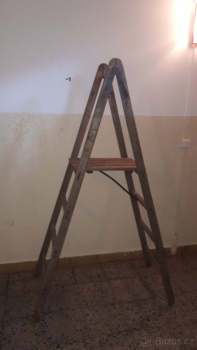 Štafle dřevěné s plošinou (stupačkou), schůdky, žebřík - 3