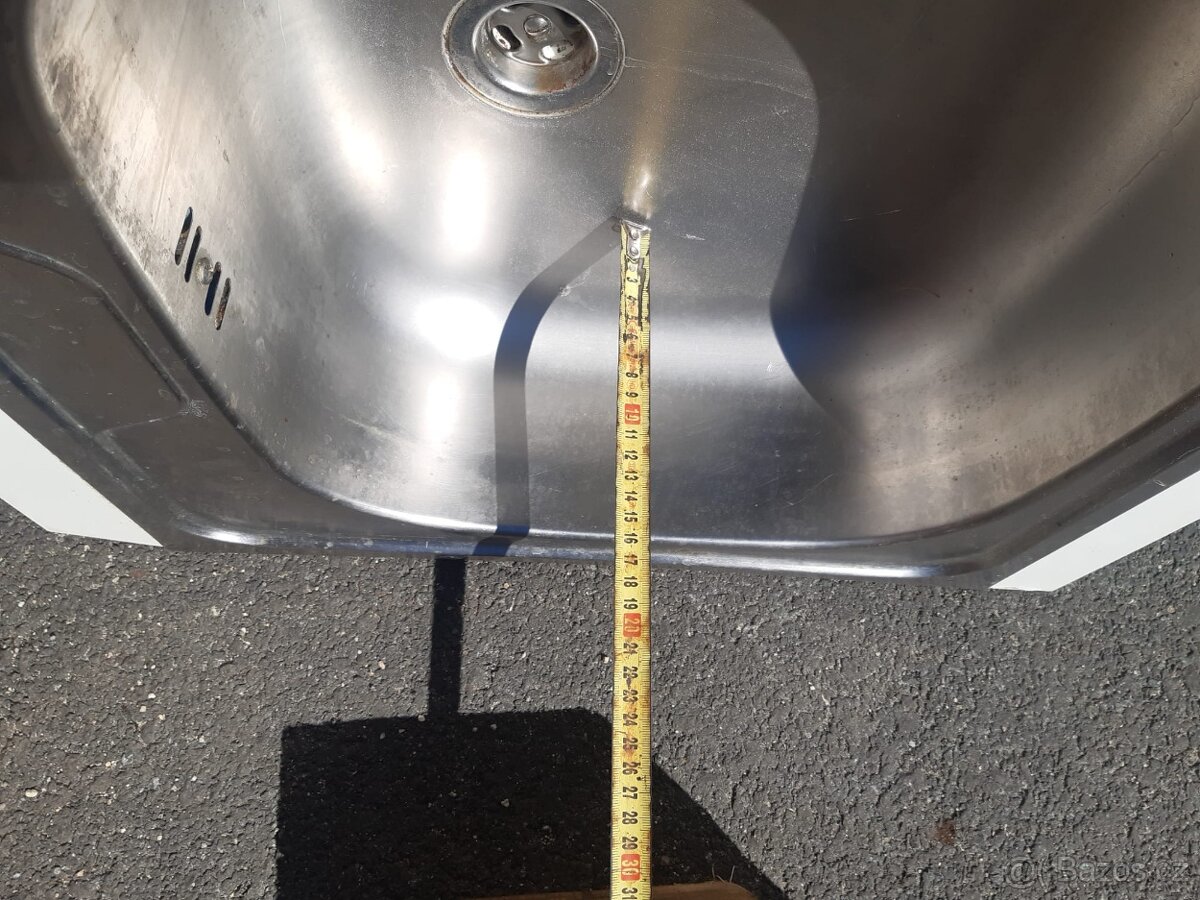 Nerezový kuchyňský dřez - 3