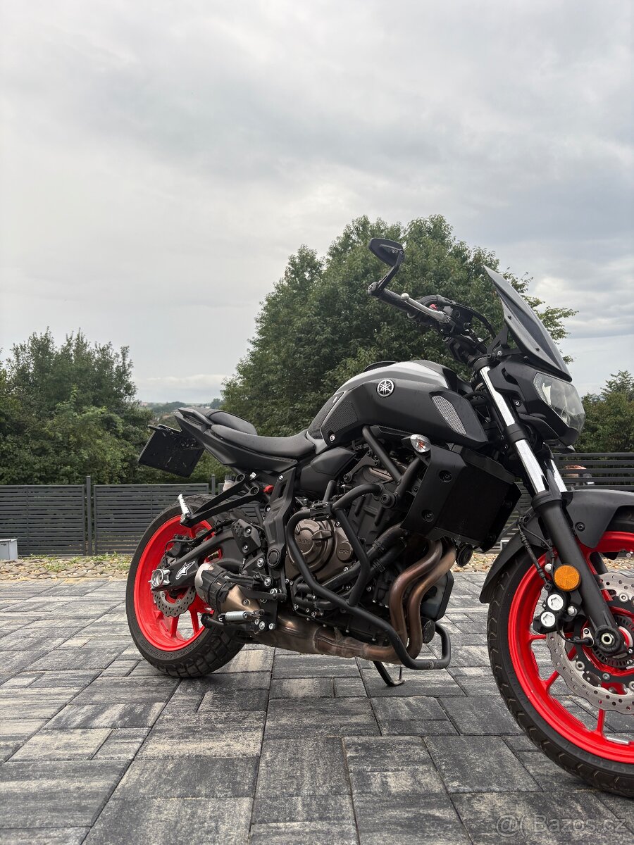 Yamaha MT07 - 3