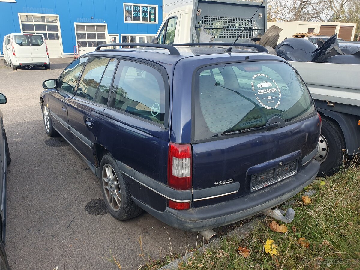 Opel Omega caravan 2,0 16V - Nepojizdné - 3