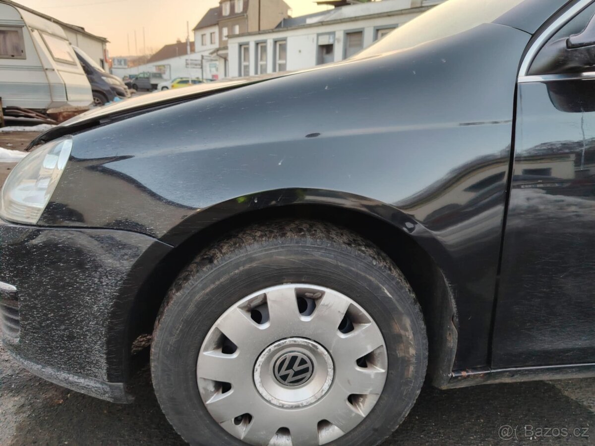prodám přední blatníky na VW Golfa 5 Variant - 3