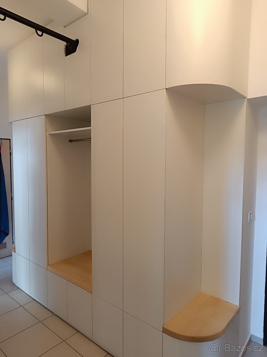 Předsíňová stena - 3