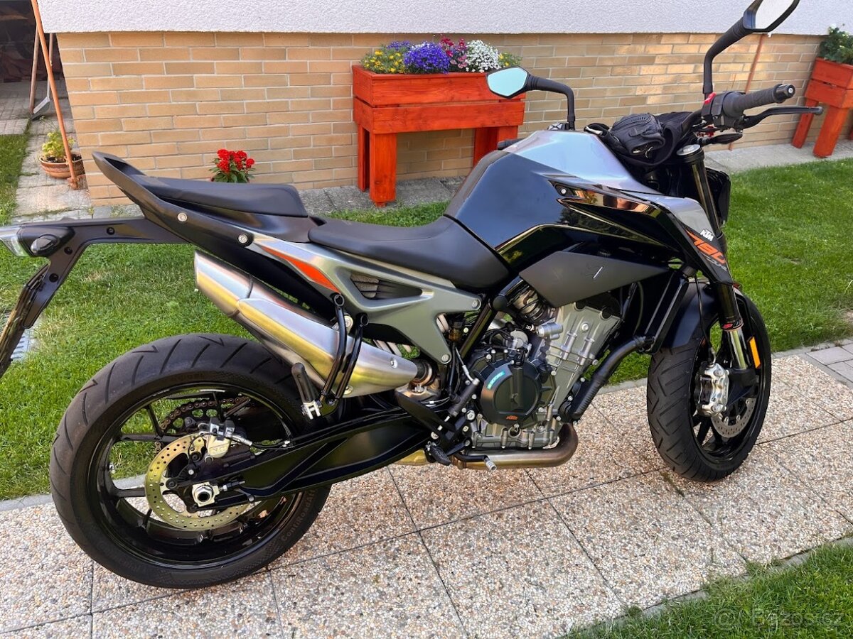 KTM duke 790