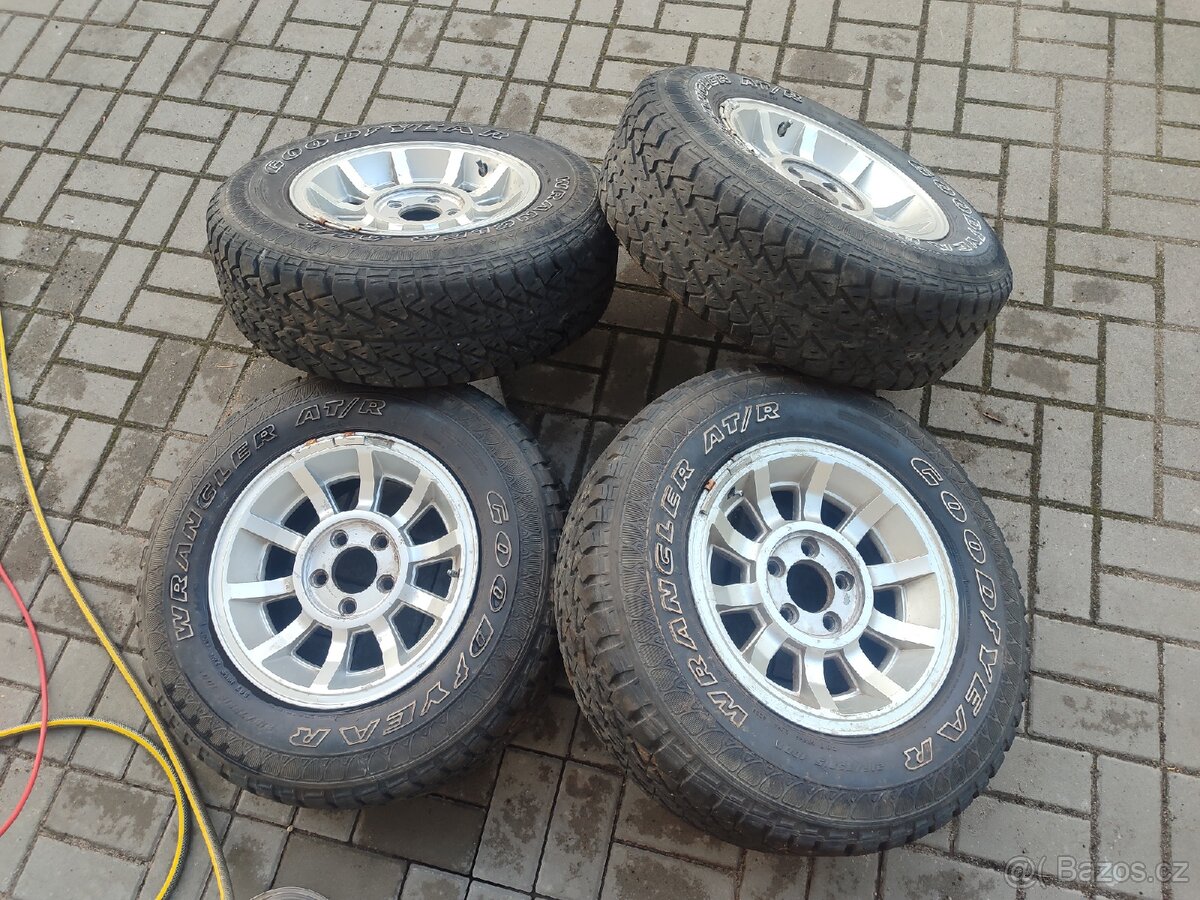 ALU kola Jeep