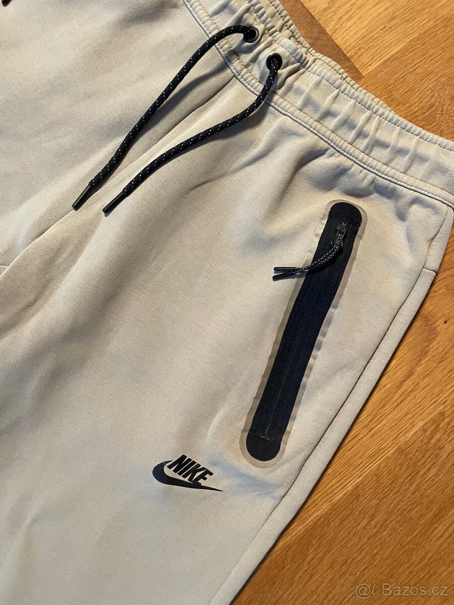 Nike Tech Fleece Tepláky, velikost S - 3