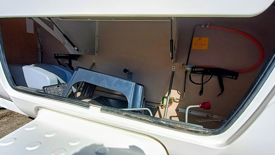 Bürstner Ventana 480, palandy, Ultraheat, podlahové topeni - 3