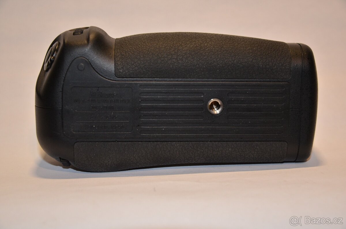 Nikon MB-D10 - bateriový Grip - 3