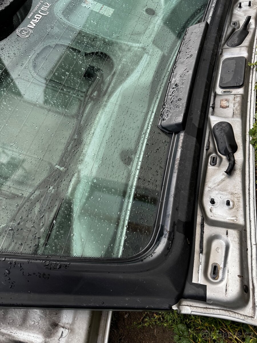 Bmw e39 tour zadní okno s rámem - 3