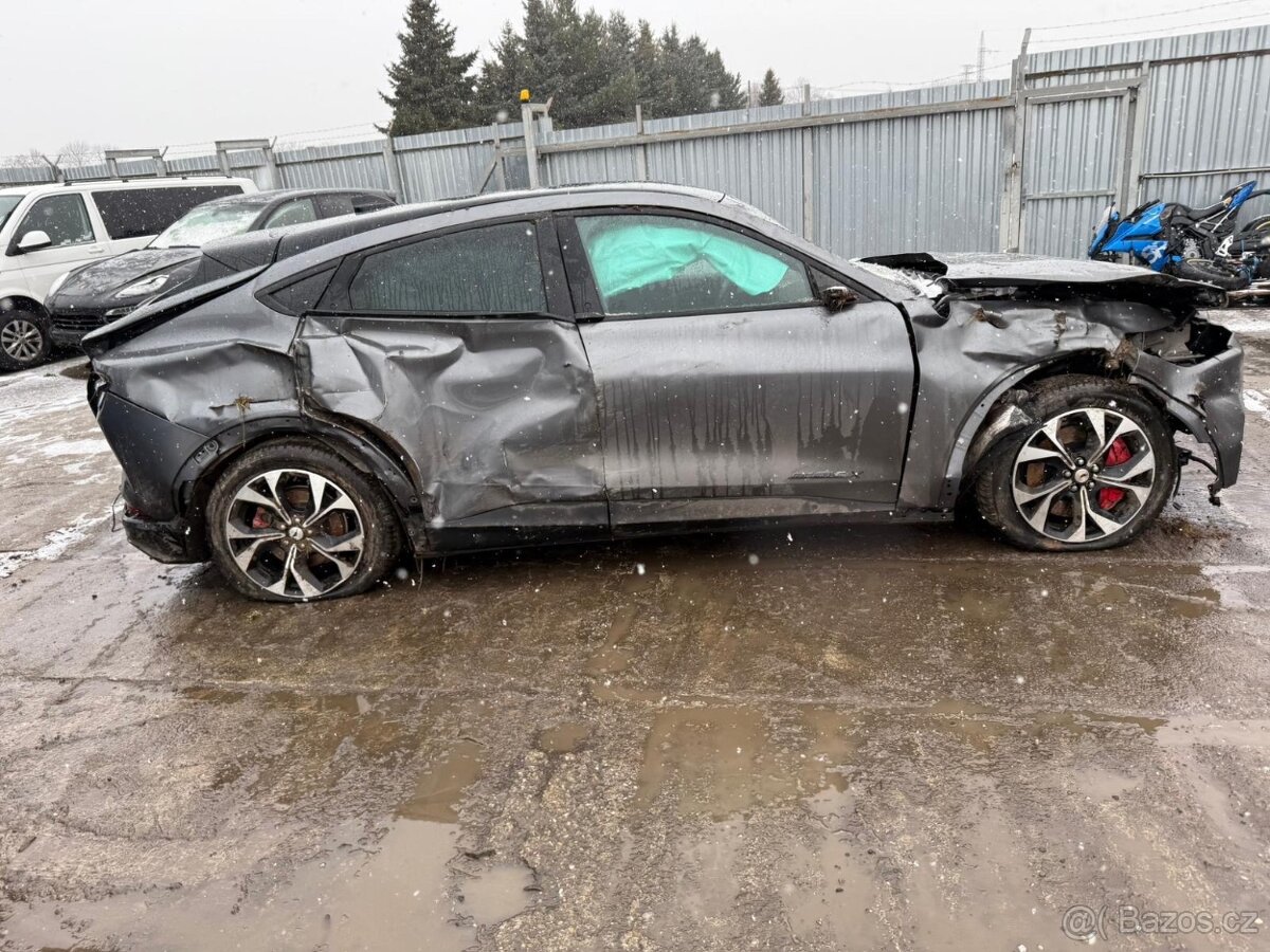 Ford Mustang Mach-E AWD 2024 - 3