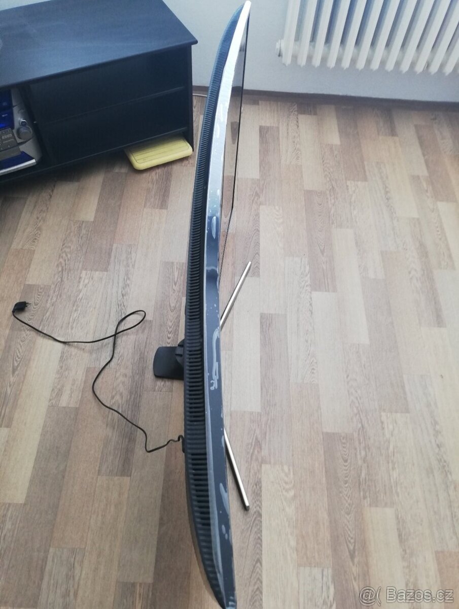 4K Prohnutá Samsung TV 139cm - 3