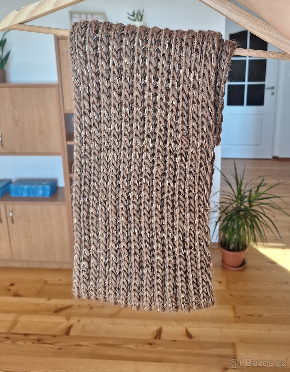 Hnědá šála tunel s flitry - 3