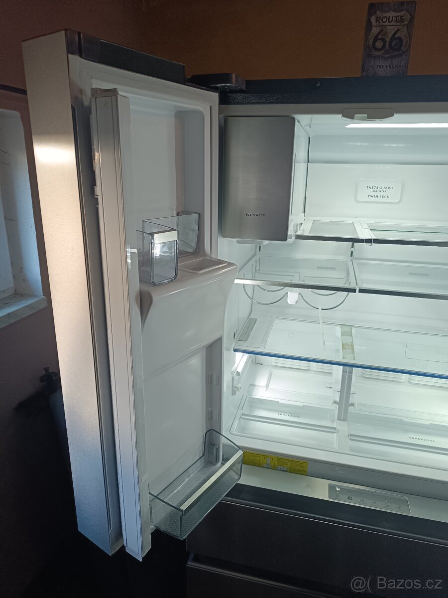 3 roky stará americká chladnička AEG - 3