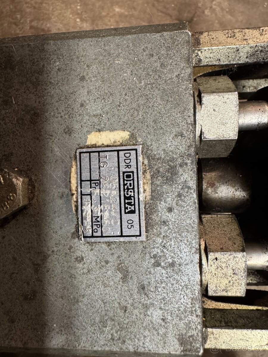 Náhradní díly na UNC 060 - 3