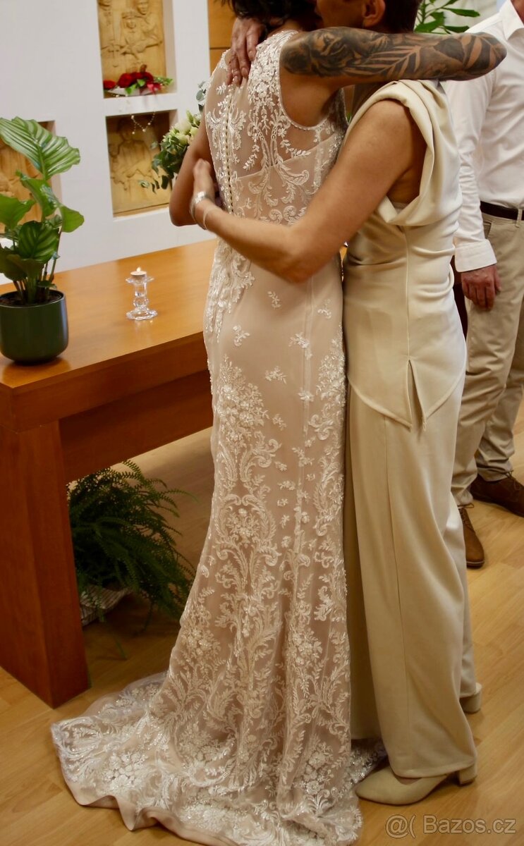 Krajkové svatební šaty - 3