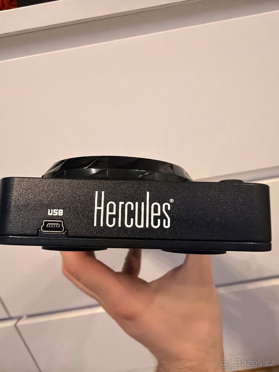 DJ mixážní pult - Compact Hercules - 3