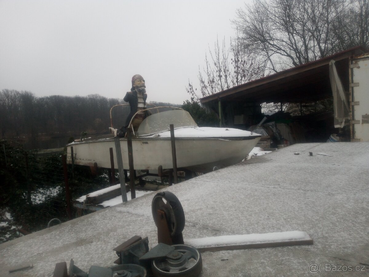 Vrak dřevené lodě s pirátem - 3