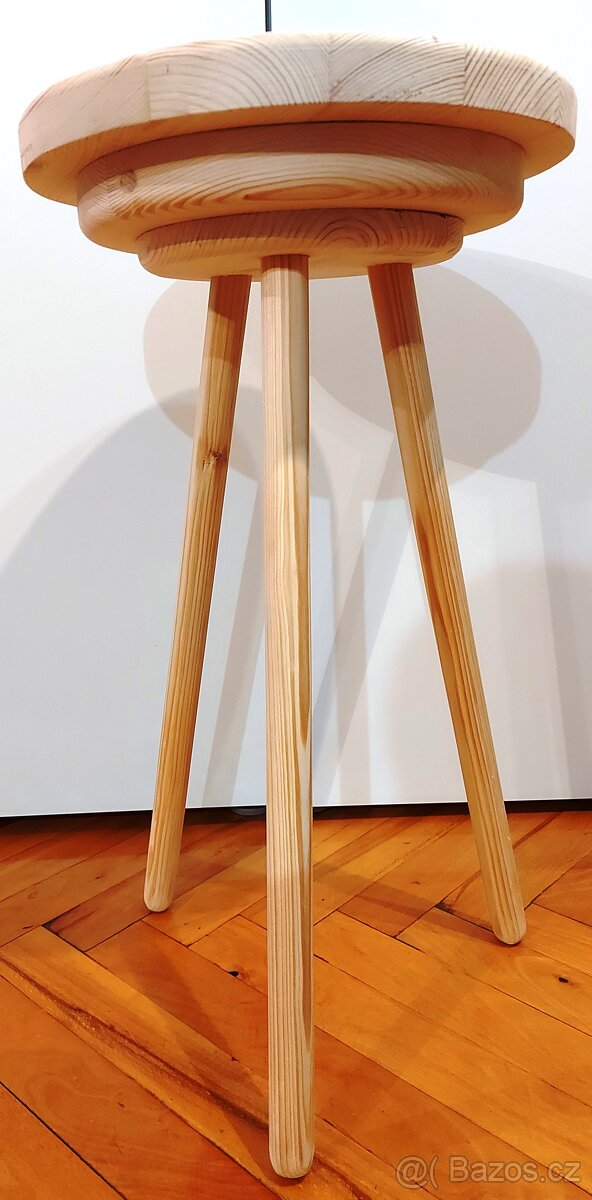 Květinový stolek na trojnožce.,. - 3