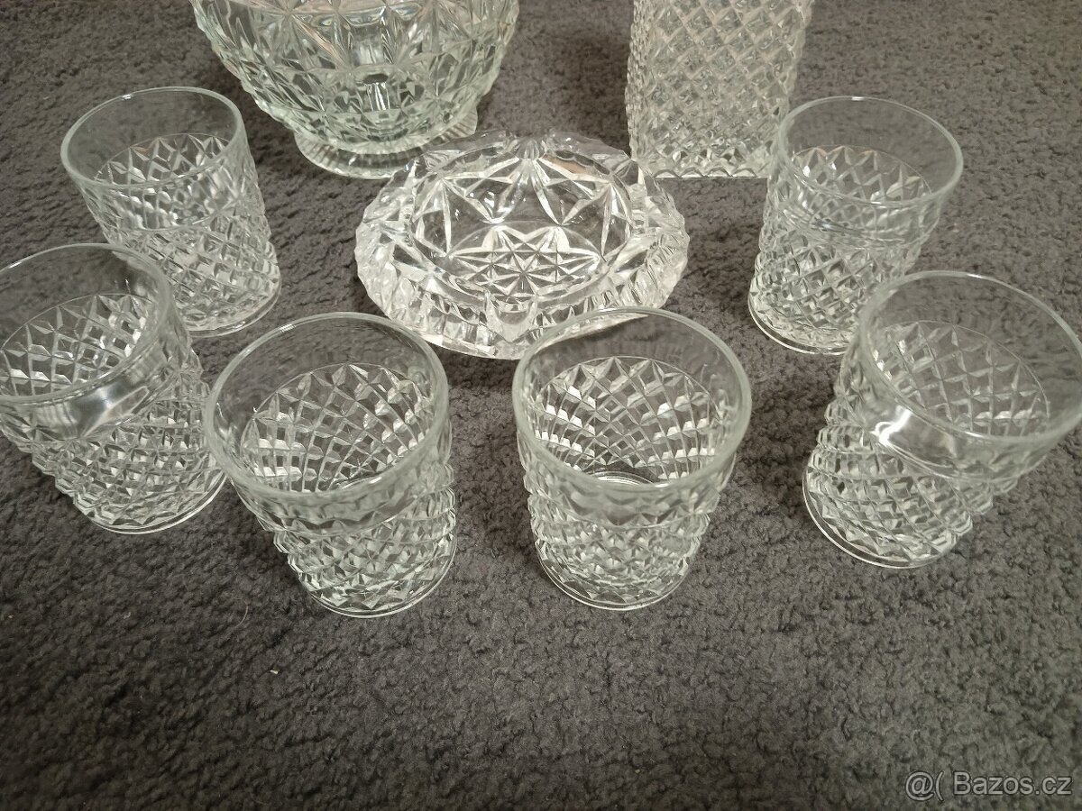 Prodám - Karafa a sklenky + dóza + popelník Top Stav - 3