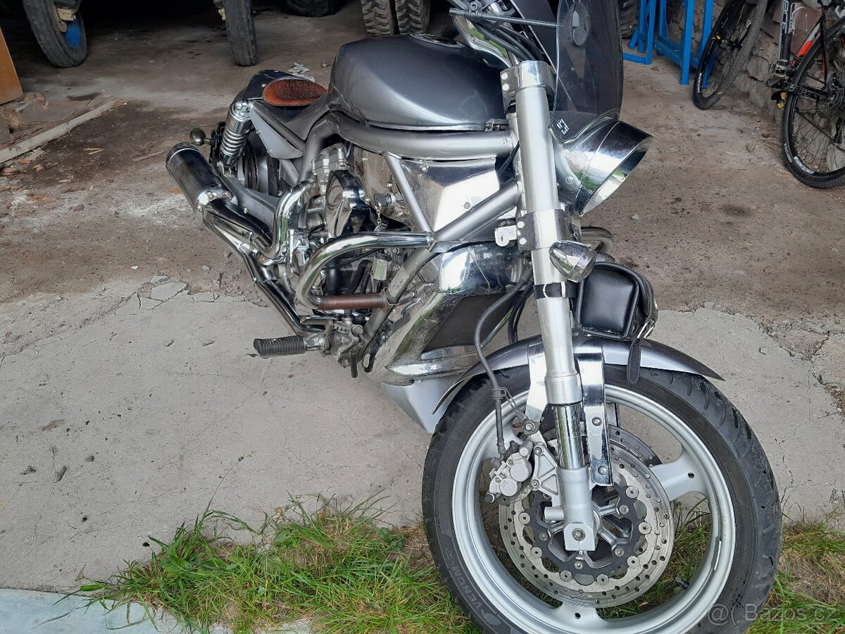 AQUILA Hyosung GV 650 - 3