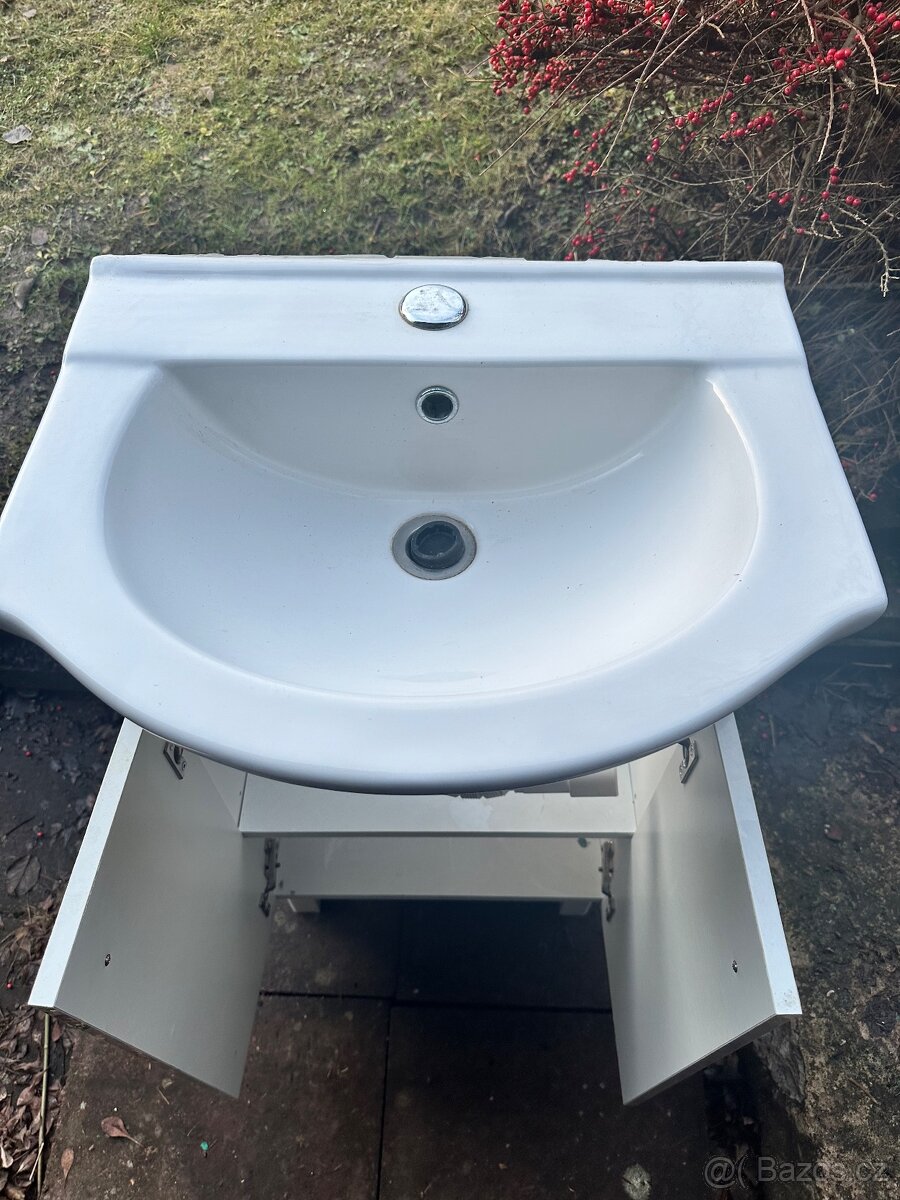 Umyvadlo se skříňkou - 3