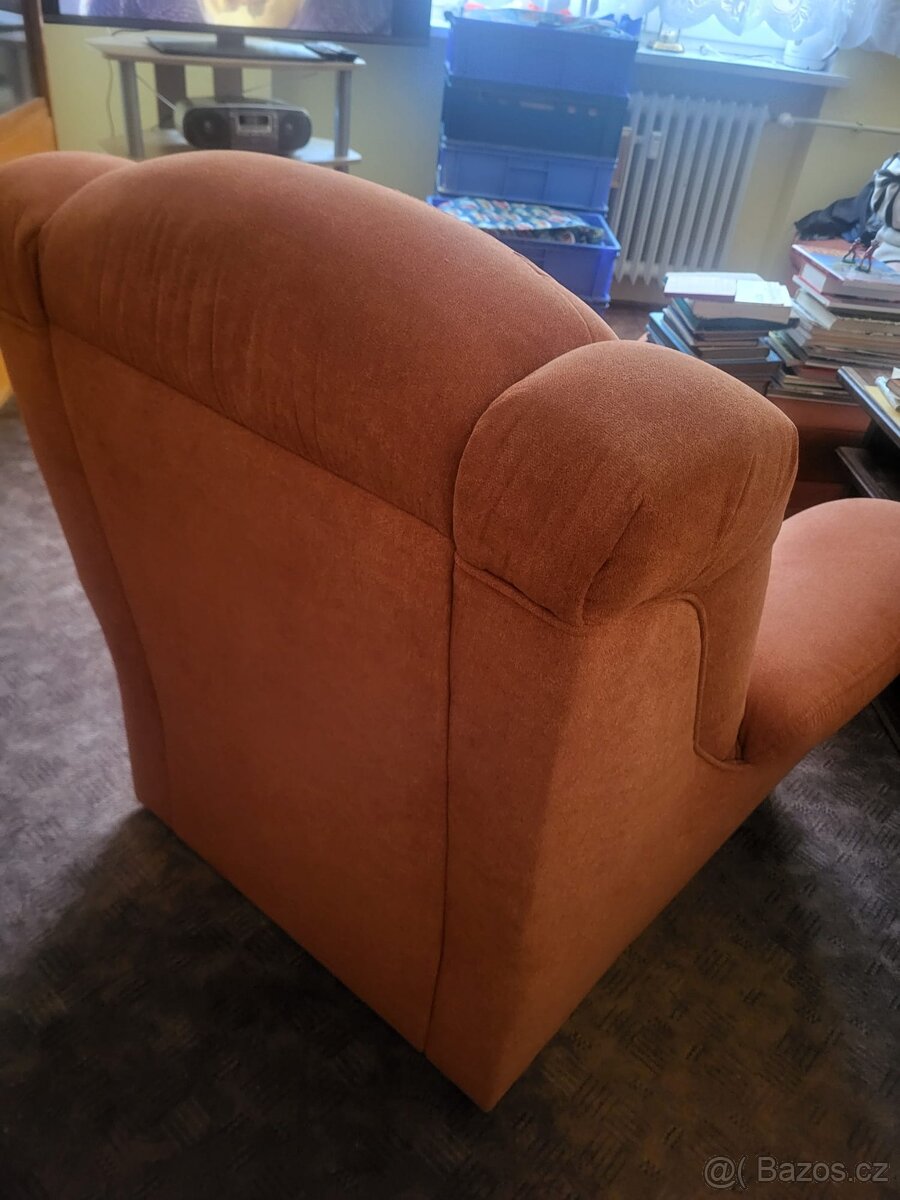 Sedačka s křeslem a taburetem - 3