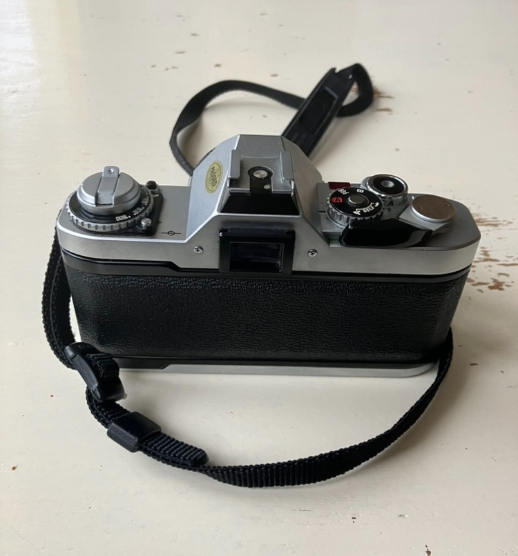 Canon Av-1 - (50mm f1:1,8) - 3