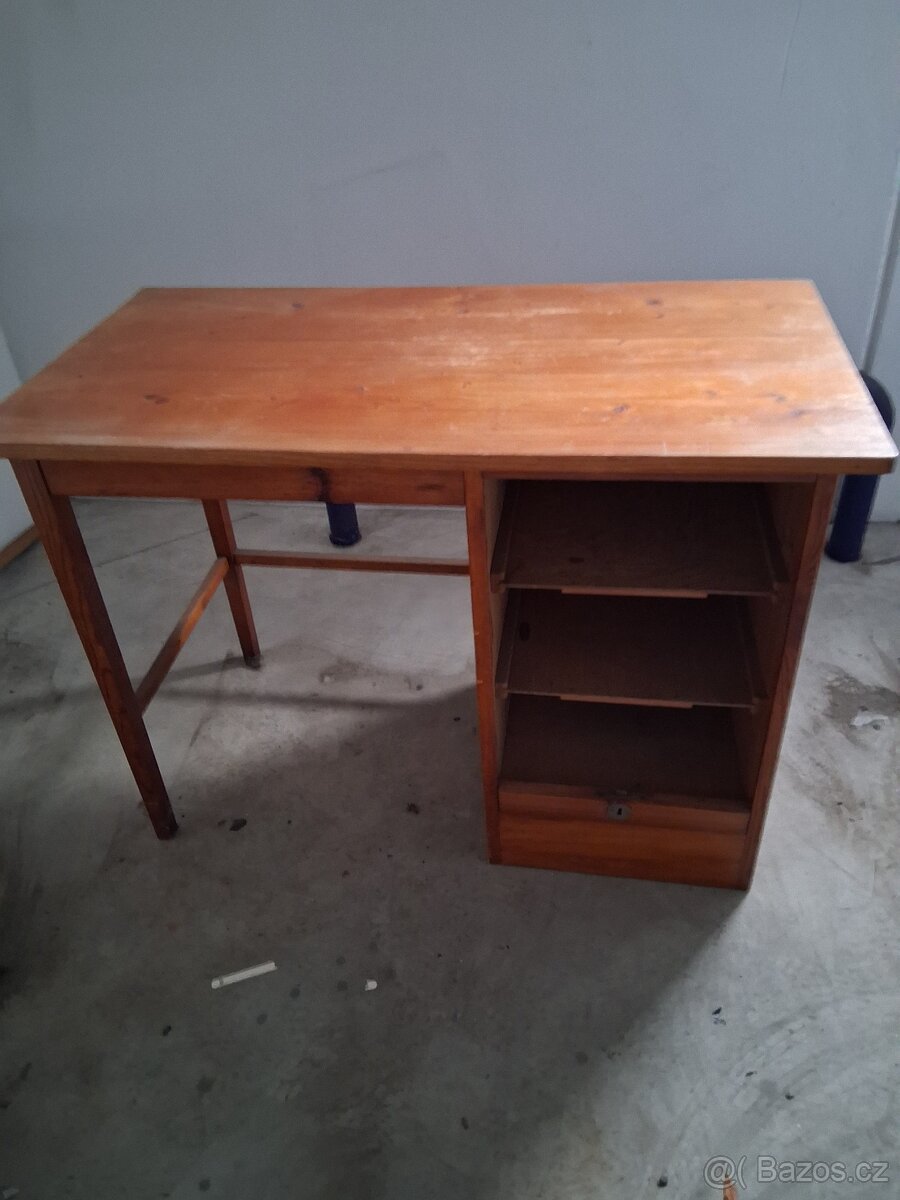 Stolek. Pro mensiho skolaka. - 3