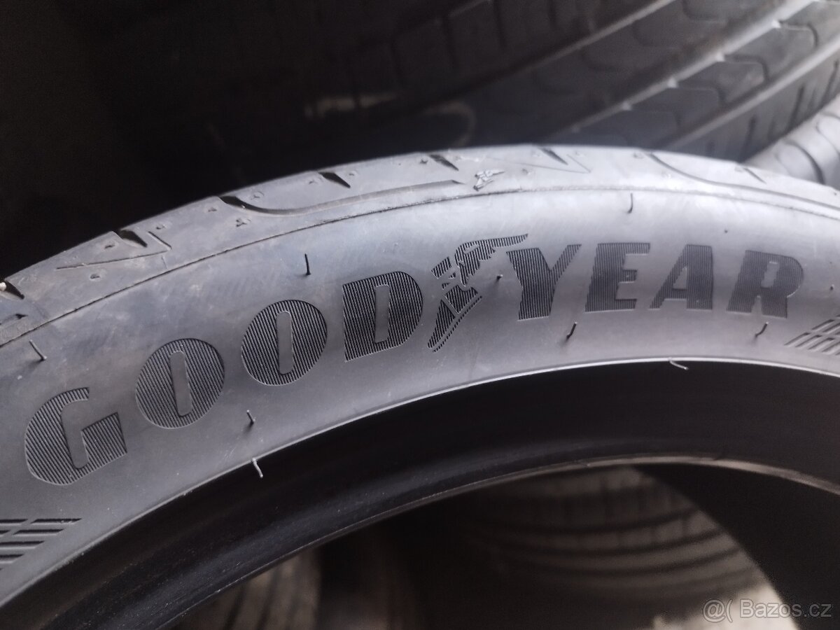 2 LETNÍ GOODYEAR 225/45 R18 - PĚKNÉ - 3