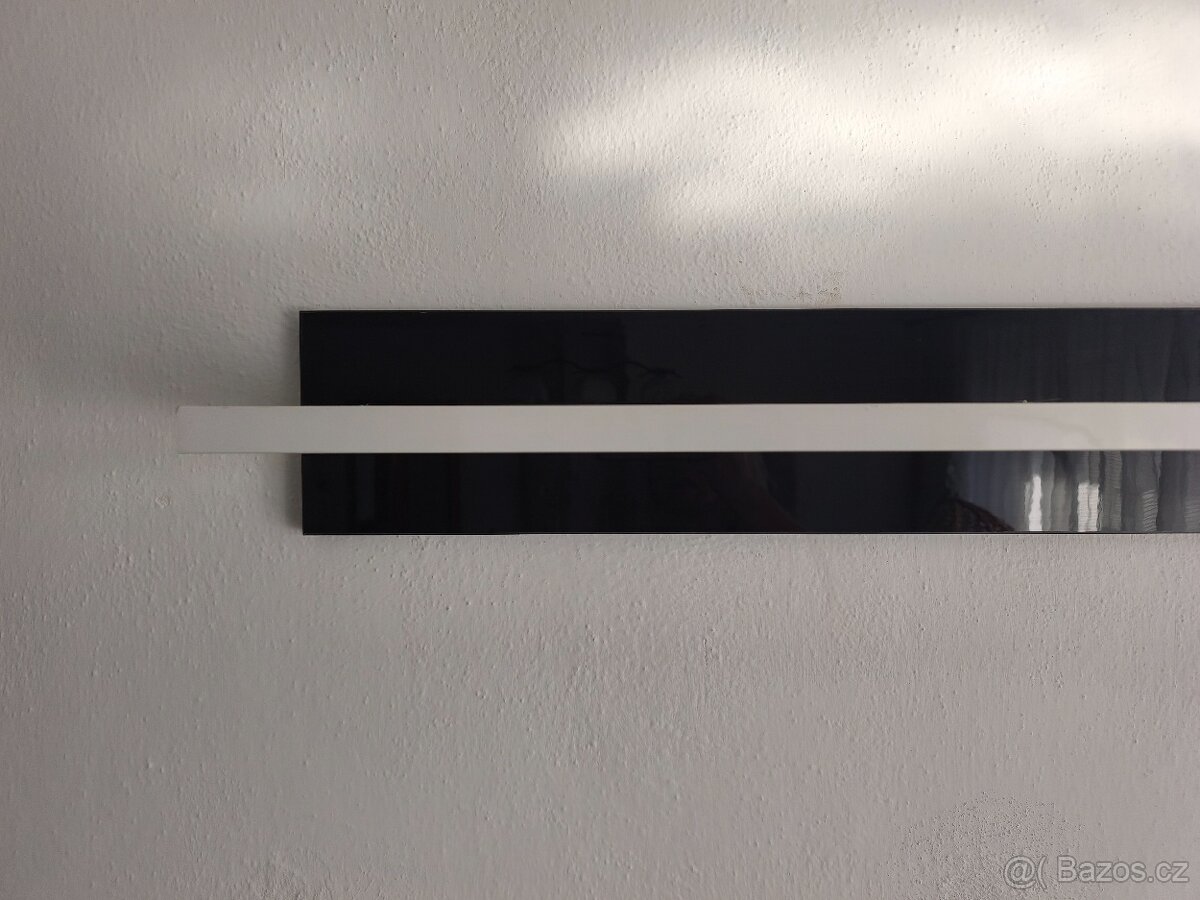 Nástěnná police - 3