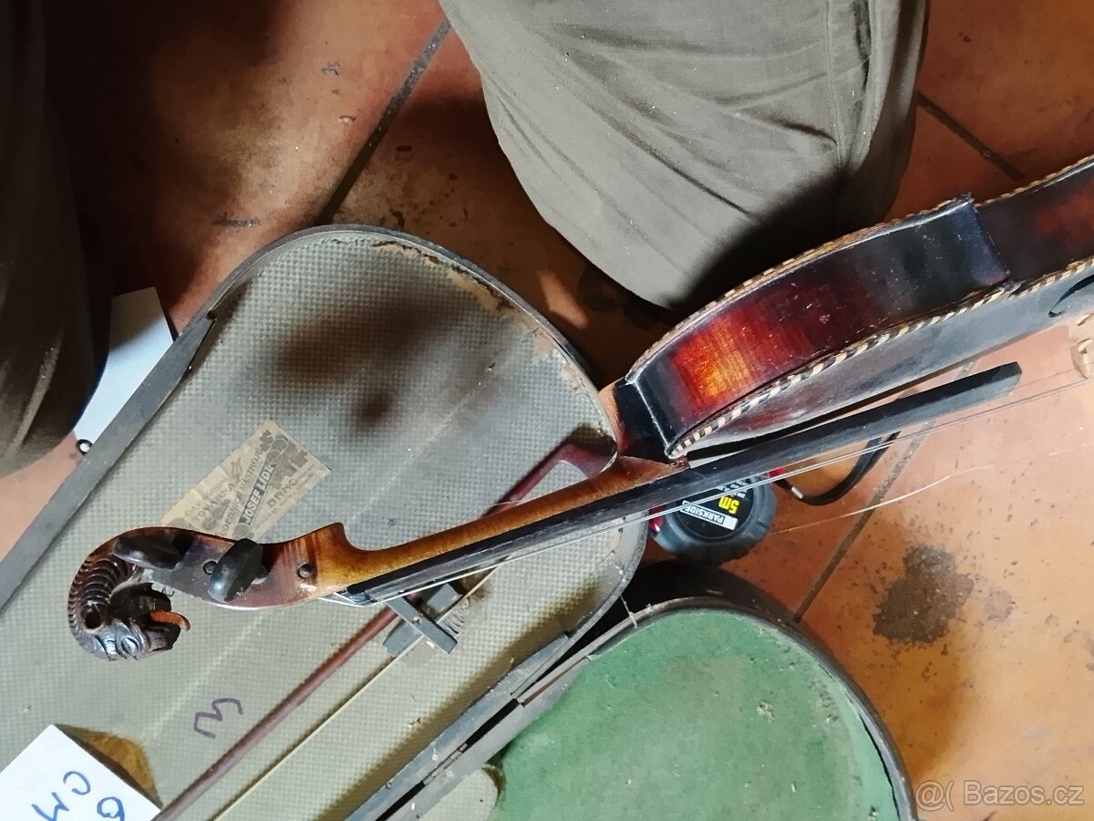 3 kusy starých houslí za 4500 kč - 3