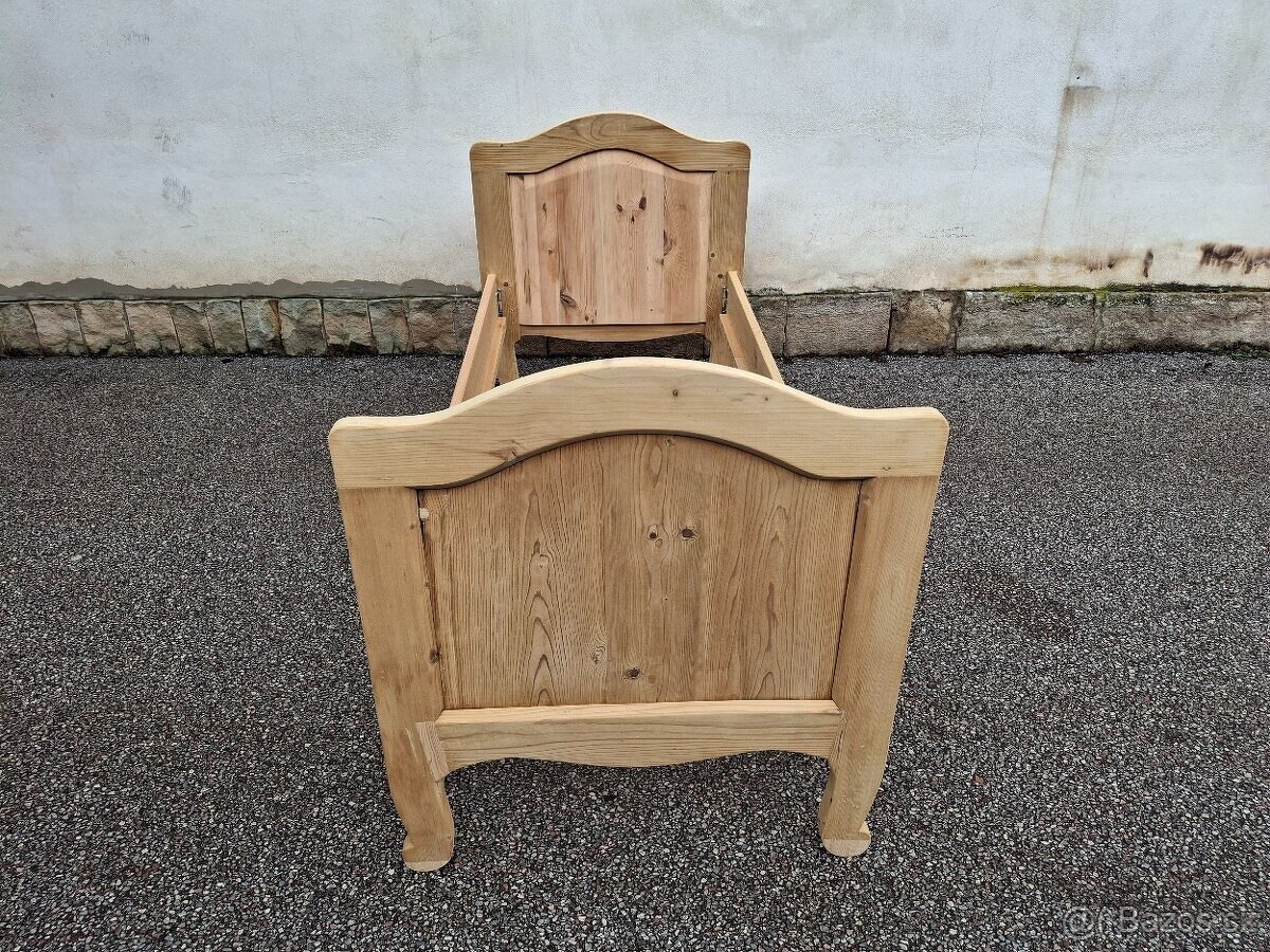 STAROŽITNÁ POSTEL PO CELKOVÉ RENOVACI - 3