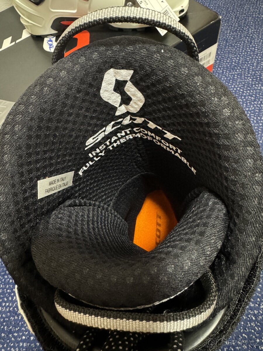 Scott Cosmos (white/black) MONDO 305 - 3