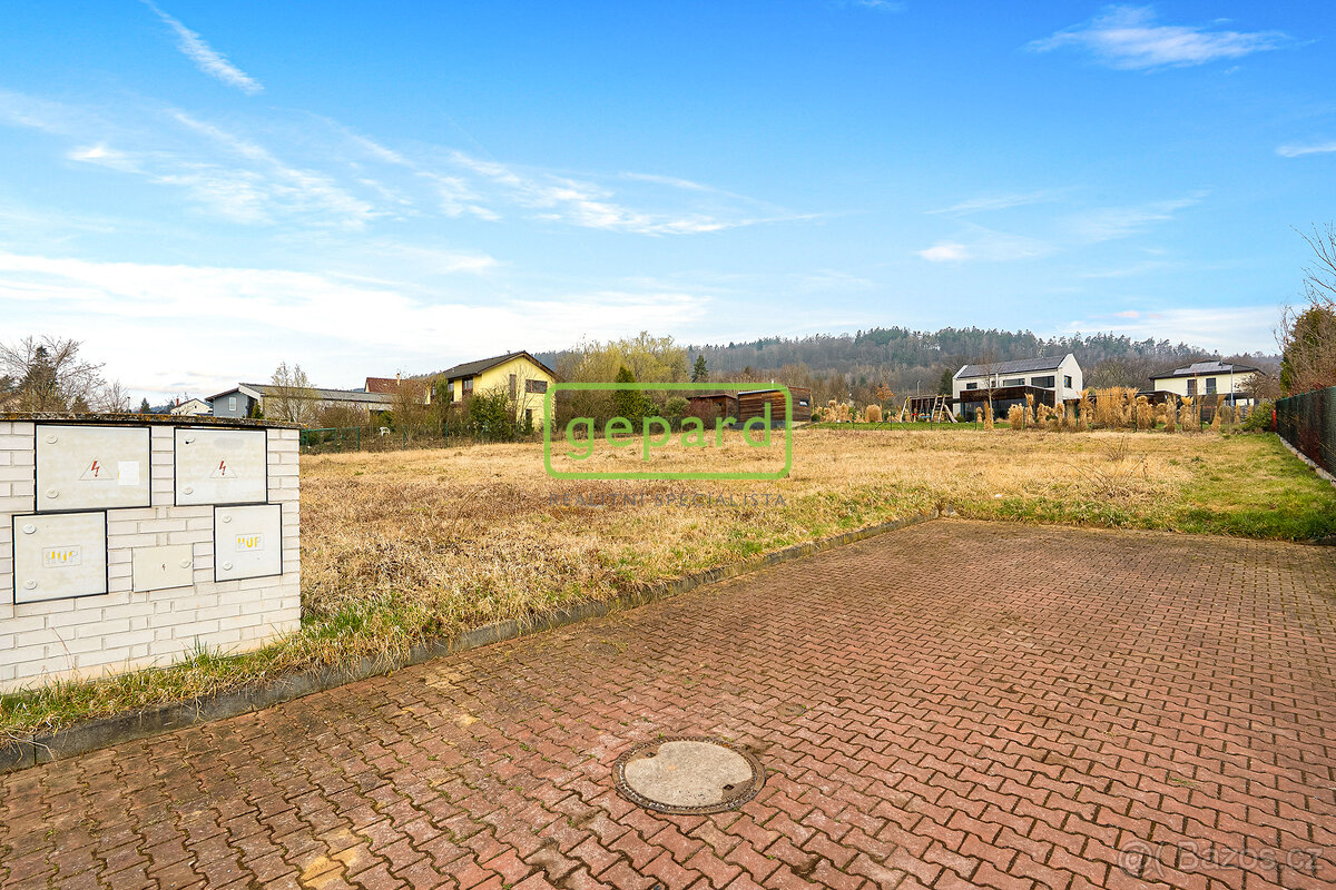 Prodej pozemku 1653m2 pro výstavbu rodinného dvojdomu, Mníše - 3