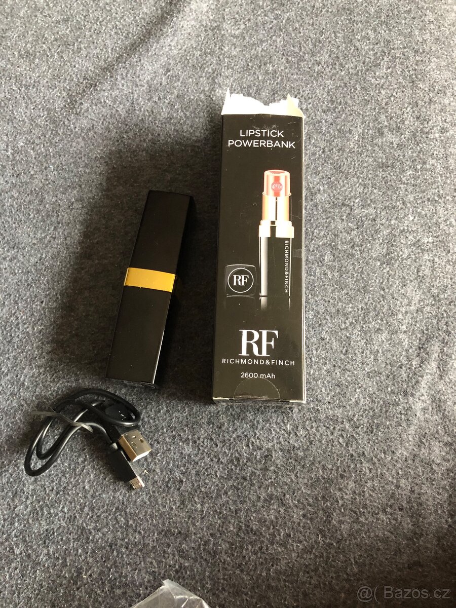 Powerbanka ve tvaru rtěnky - 3