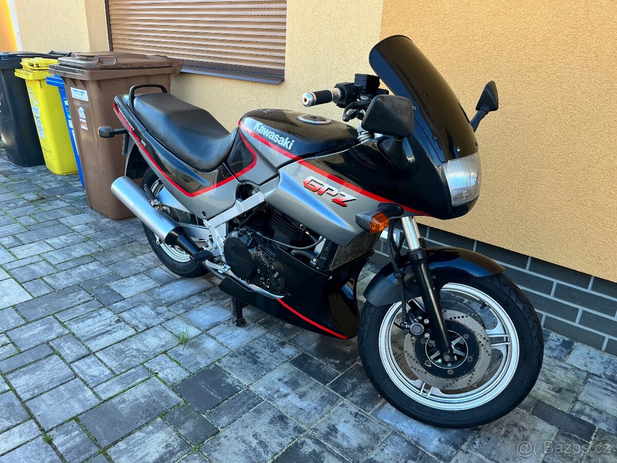 Kawasaki GPZ 500s - 3