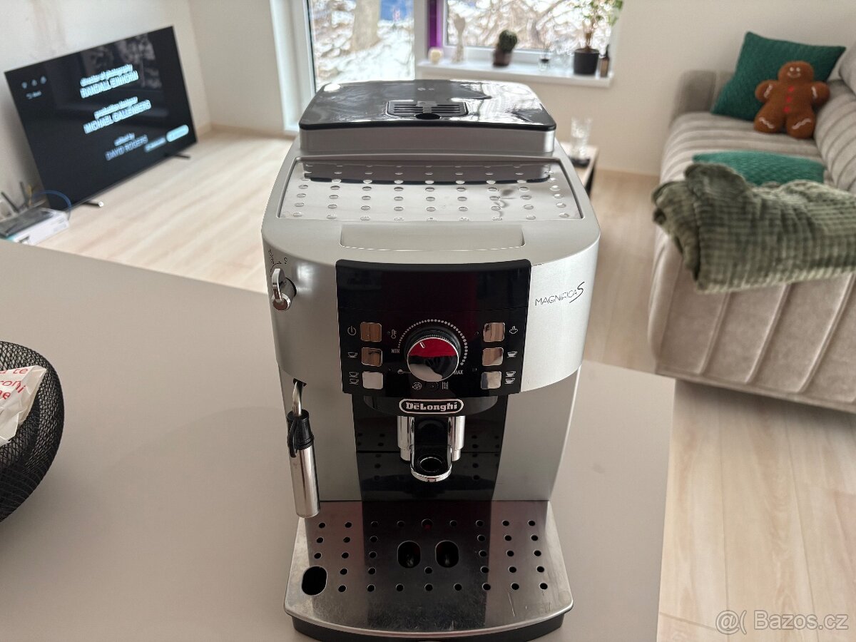 Kavovar DeLonghi Magnifica ECAM 21.117.SB stříbrná - 3