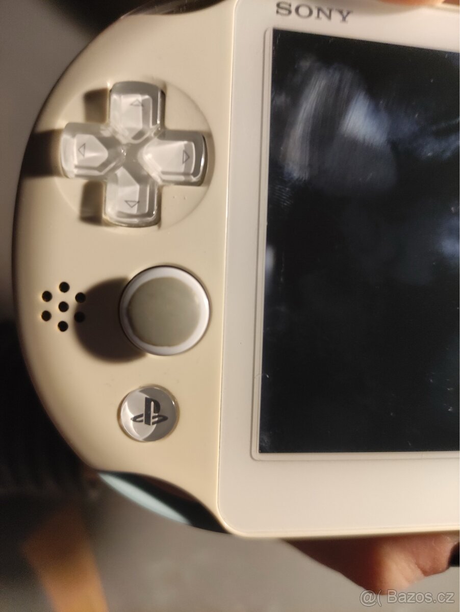 PS Vita 2000 slim - 3