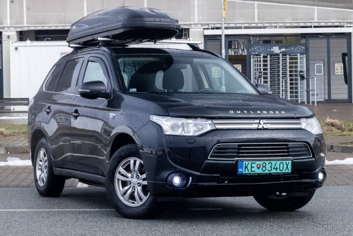 Mitsubishi Outlander 2.0 PHEV 4WD (2013) - 3