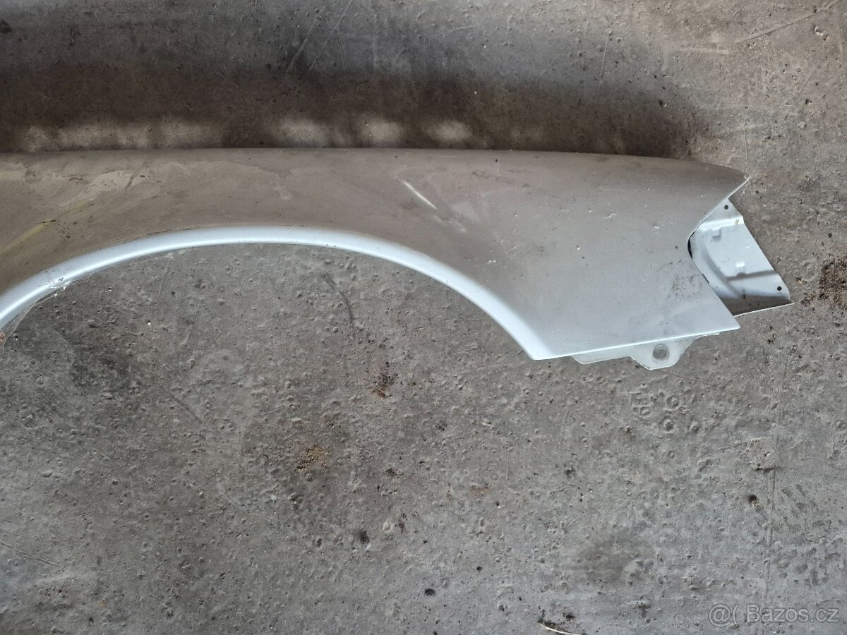 Pravý přední blatník MB R129 - 3