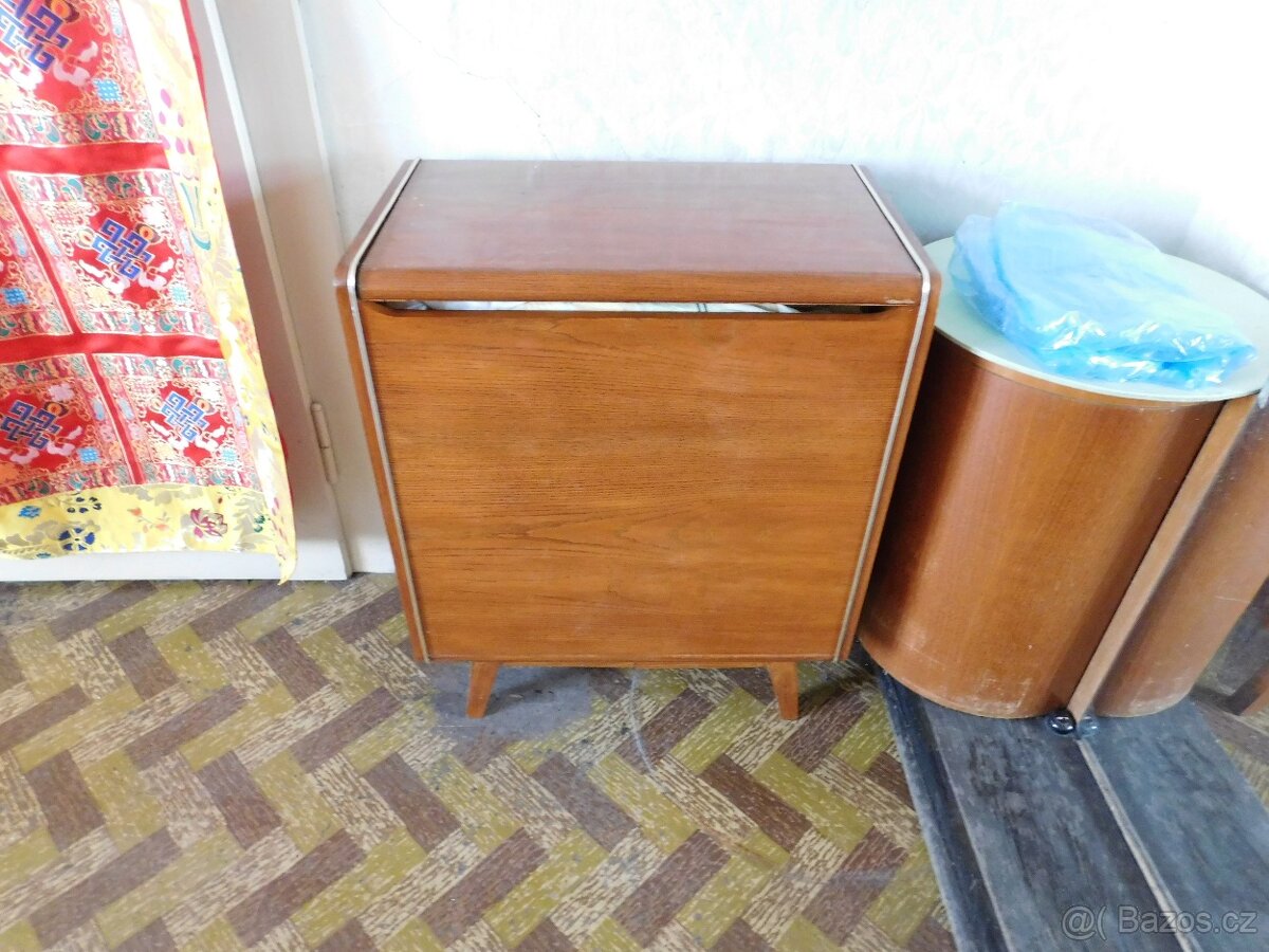 Stará ložnice dobrém stavu - 3