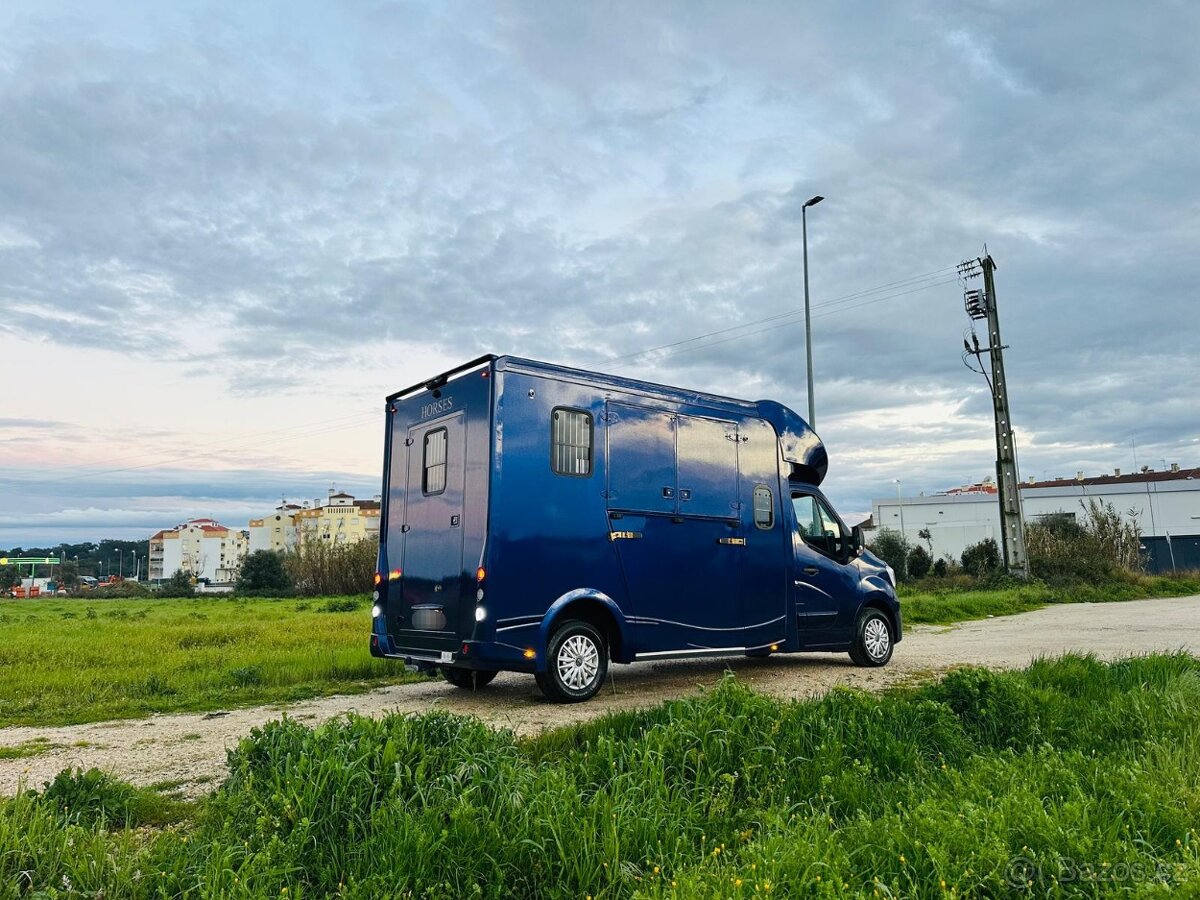 Přepravník na koně Renault ATM 5-místný / Automat - 3