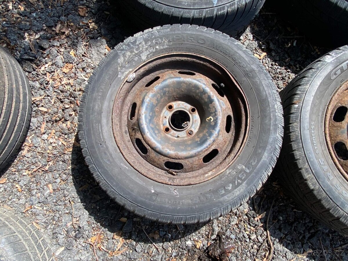 57. Sada zimních pneu 205/65 r15 vč disků 4x108 - 3